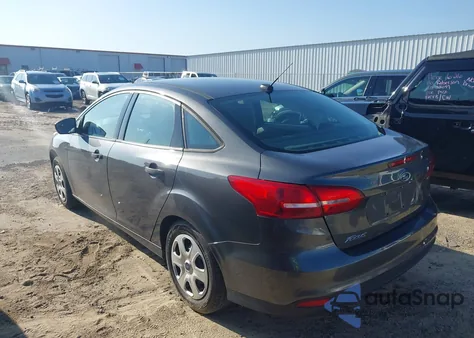 2017 Ford Focus S z USA, uszkodzony, nr VIN 1FADP3E26HL242543